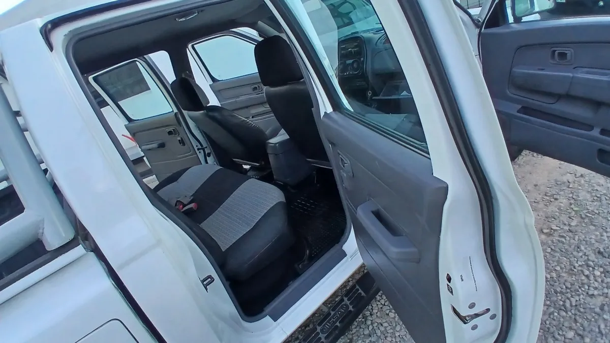 Nissan NP 300 PICK UP D/C 2,5 Td 4X2 — foto 13