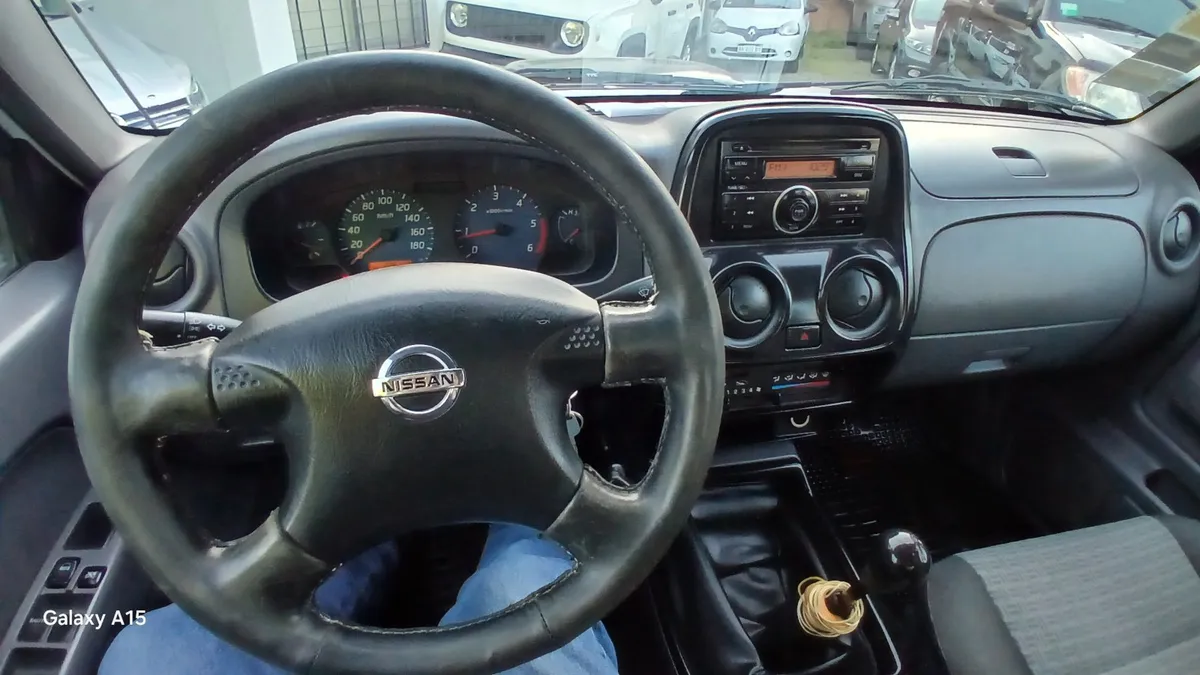 Nissan NP 300 PICK UP D/C 2,5 Td 4X2 — foto 16