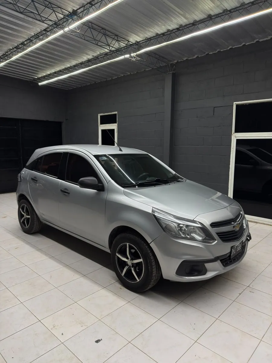 Chevrolet ONIX 5P 1,4 Lt — foto 3
