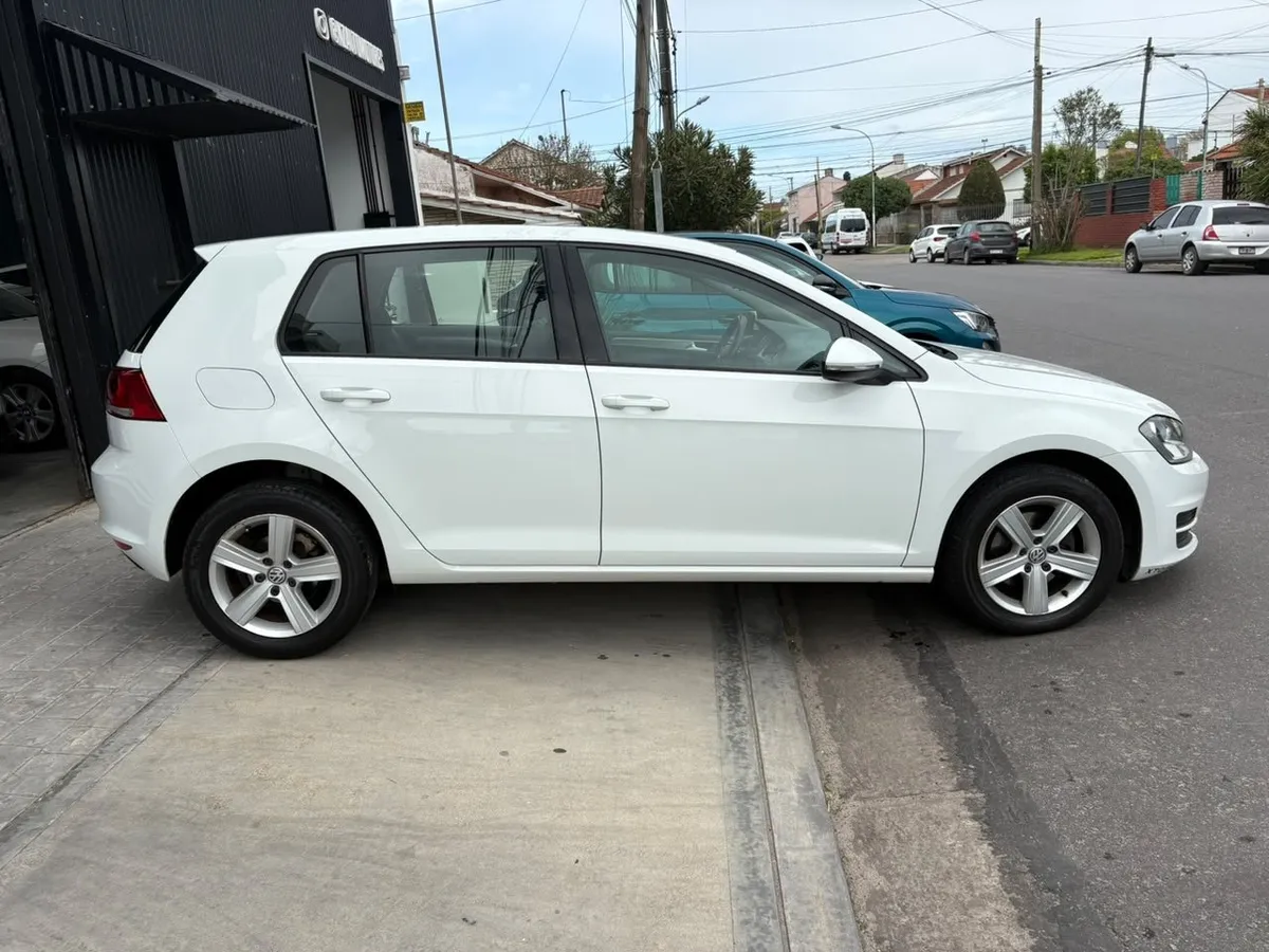 Volkswagen GOLF 1.6 TRENDLINE 5P Mt — foto 4