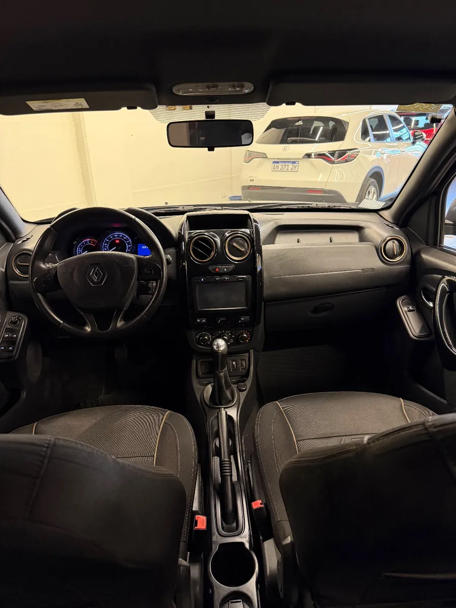 Renault DUSTER 4X2 Privilege — foto 7
