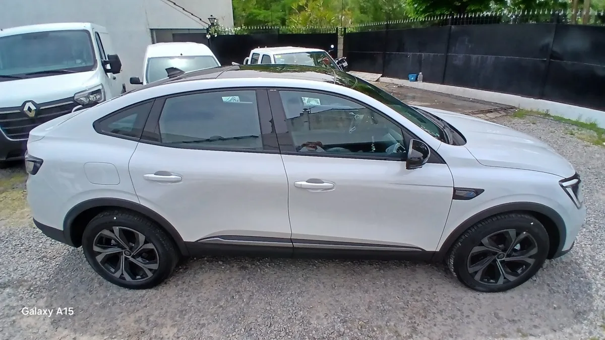 Renault ARKANA E-TECH 5P 1,3 T Hybrid 7AT Esprit Alpine — foto 4