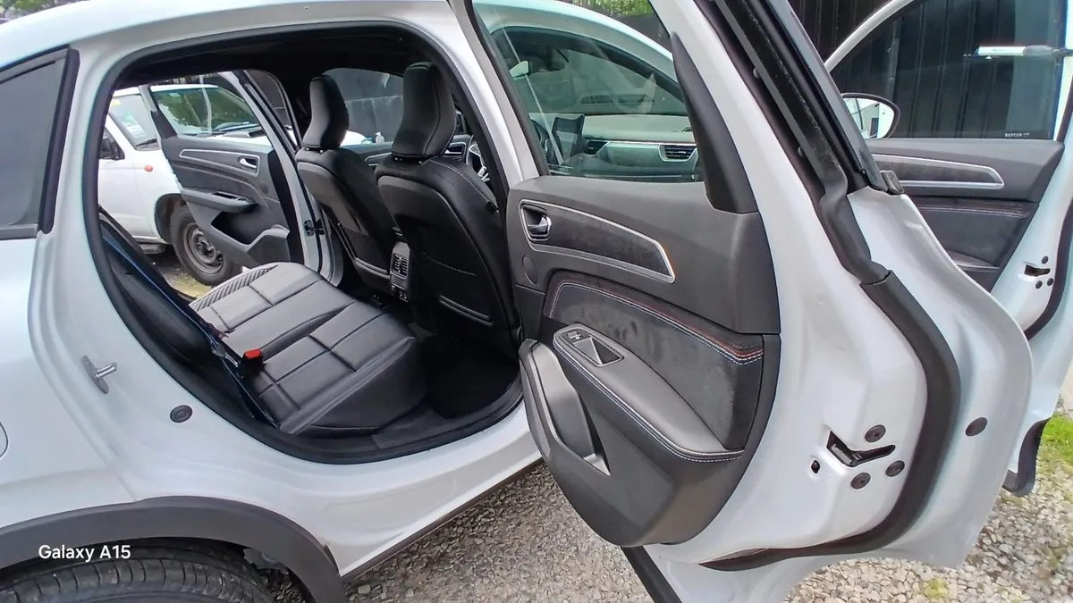 Renault ARKANA E-TECH 5P 1,3 T Hybrid 7AT Esprit Alpine — foto 19