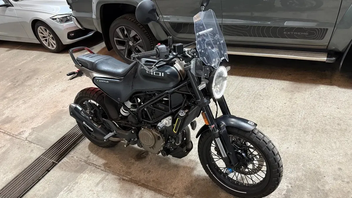 Husqvarna Svartpilen 401 — foto 3