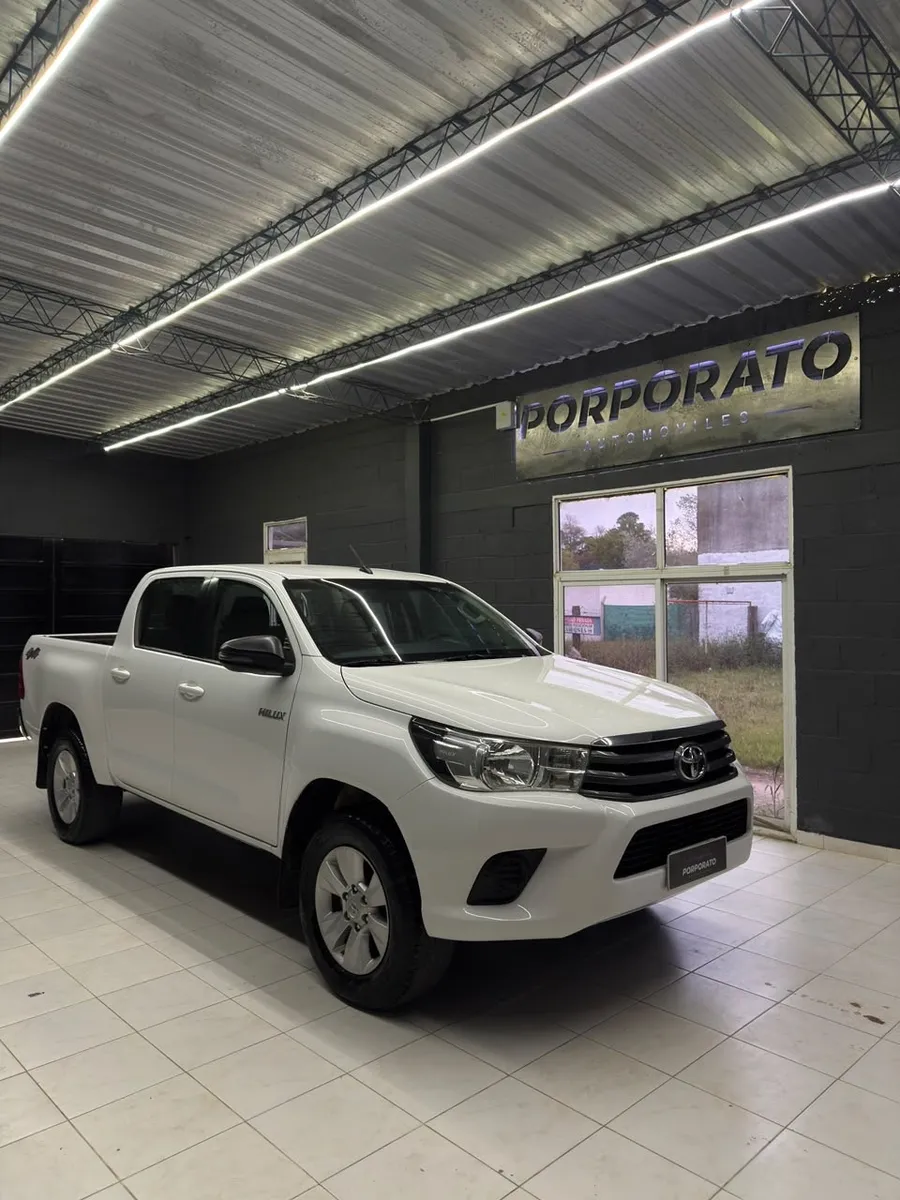 Toyota HILUX PICK - UP D/C 2,8 Diesel 4X4 Sr 6MT 2019 — foto 3