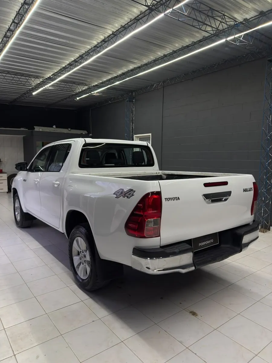 Toyota HILUX PICK - UP D/C 2,8 Diesel 4X4 Sr 6MT 2019 — foto 4