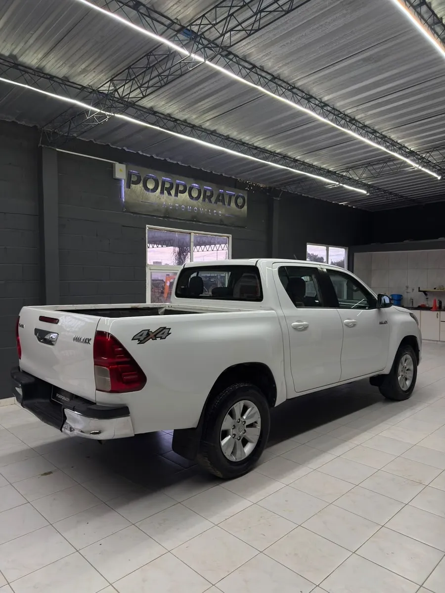 Toyota HILUX PICK - UP D/C 2,8 Diesel 4X4 Sr 6MT 2019 — foto 5