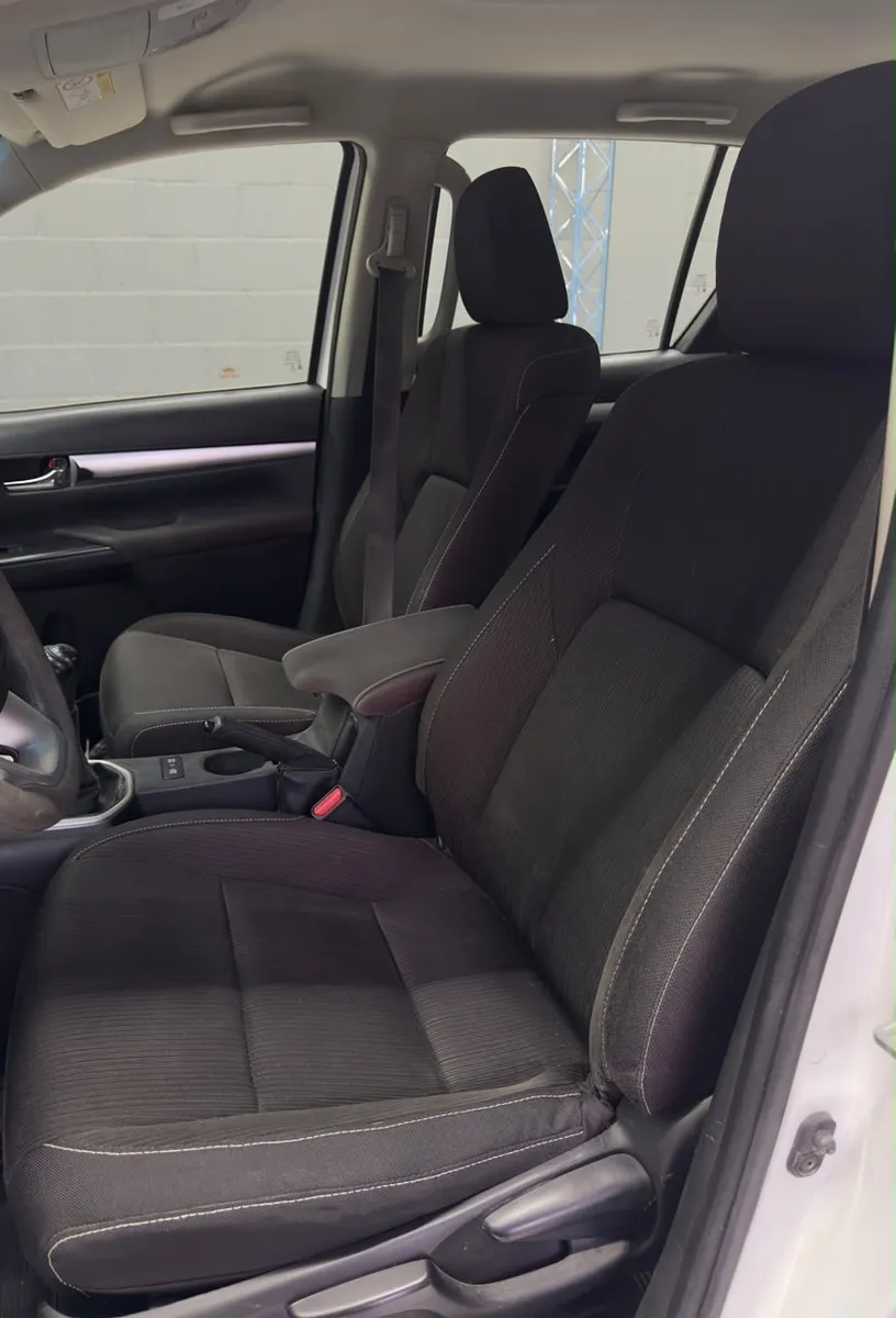 Toyota HILUX PICK - UP D/C 2,8 Diesel 4X4 Sr 6MT 2019 — foto 6
