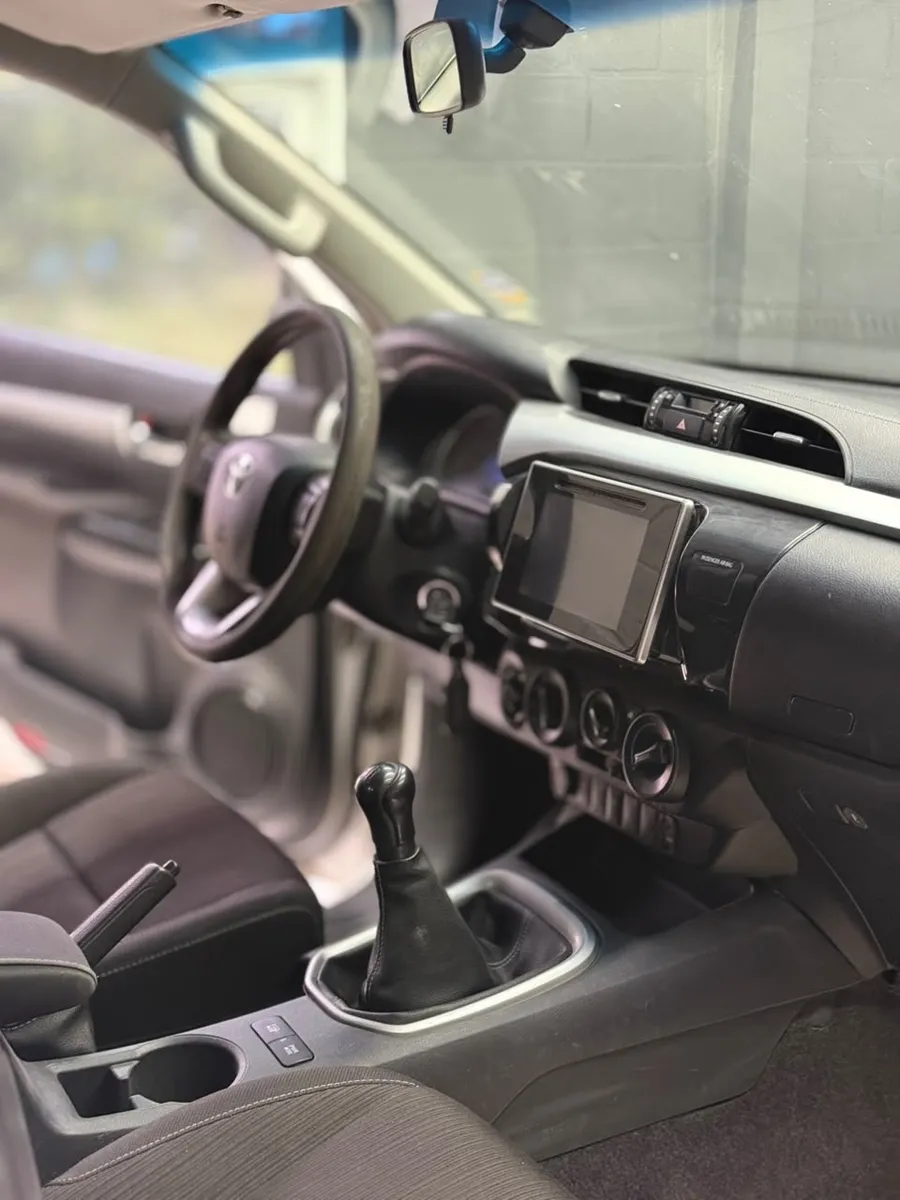 Toyota HILUX PICK - UP D/C 2,8 Diesel 4X4 Sr 6MT 2019 — foto 8