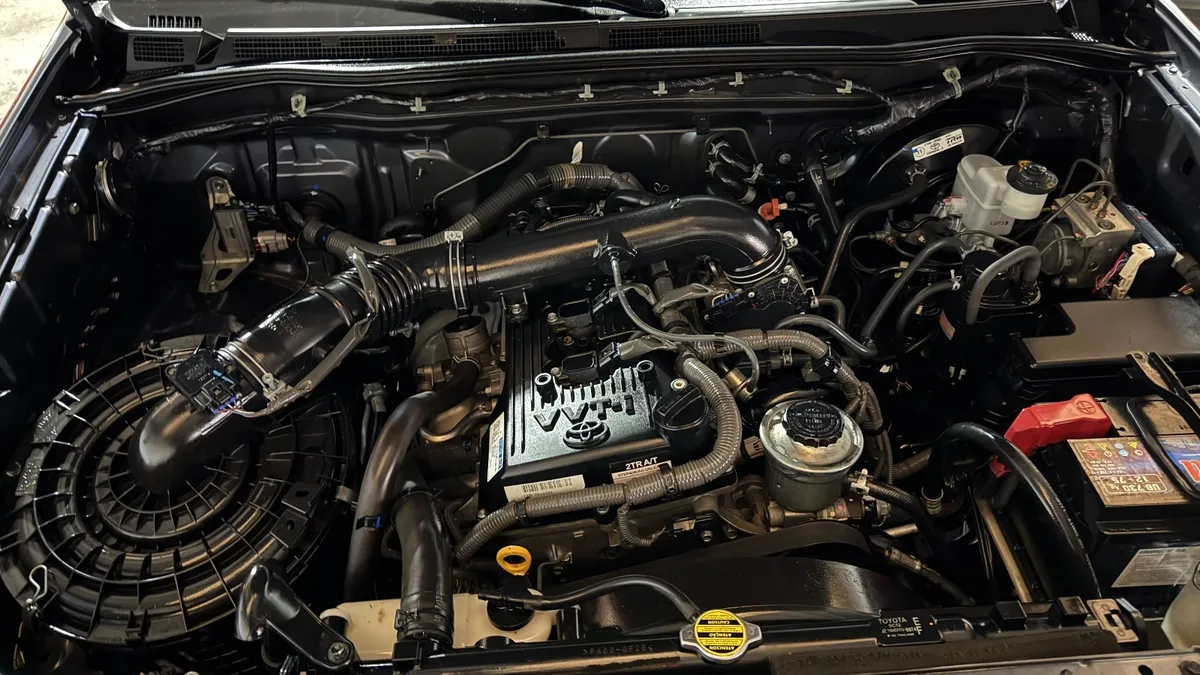 Toyota HILUX SW4 4x2 SRV 2.7 VVTI 4AT cuero 7 pax — foto 8