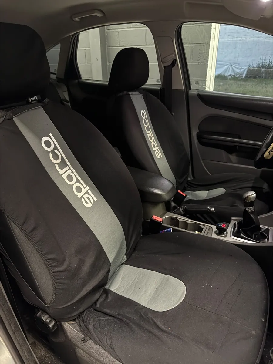 Ford FOCUS 5P 1,6 Trend — foto 6
