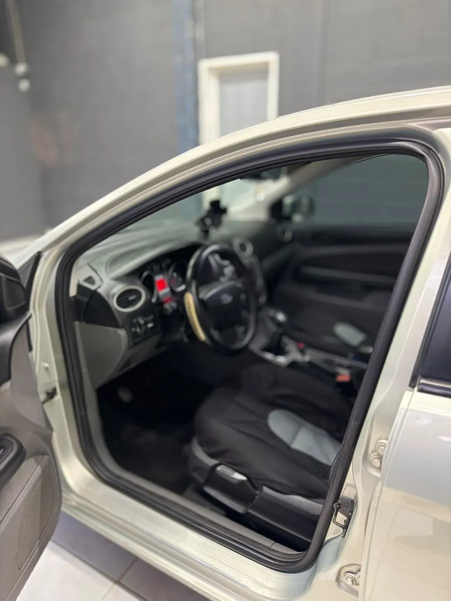 Ford FOCUS 5P 1,6 Trend — foto 7