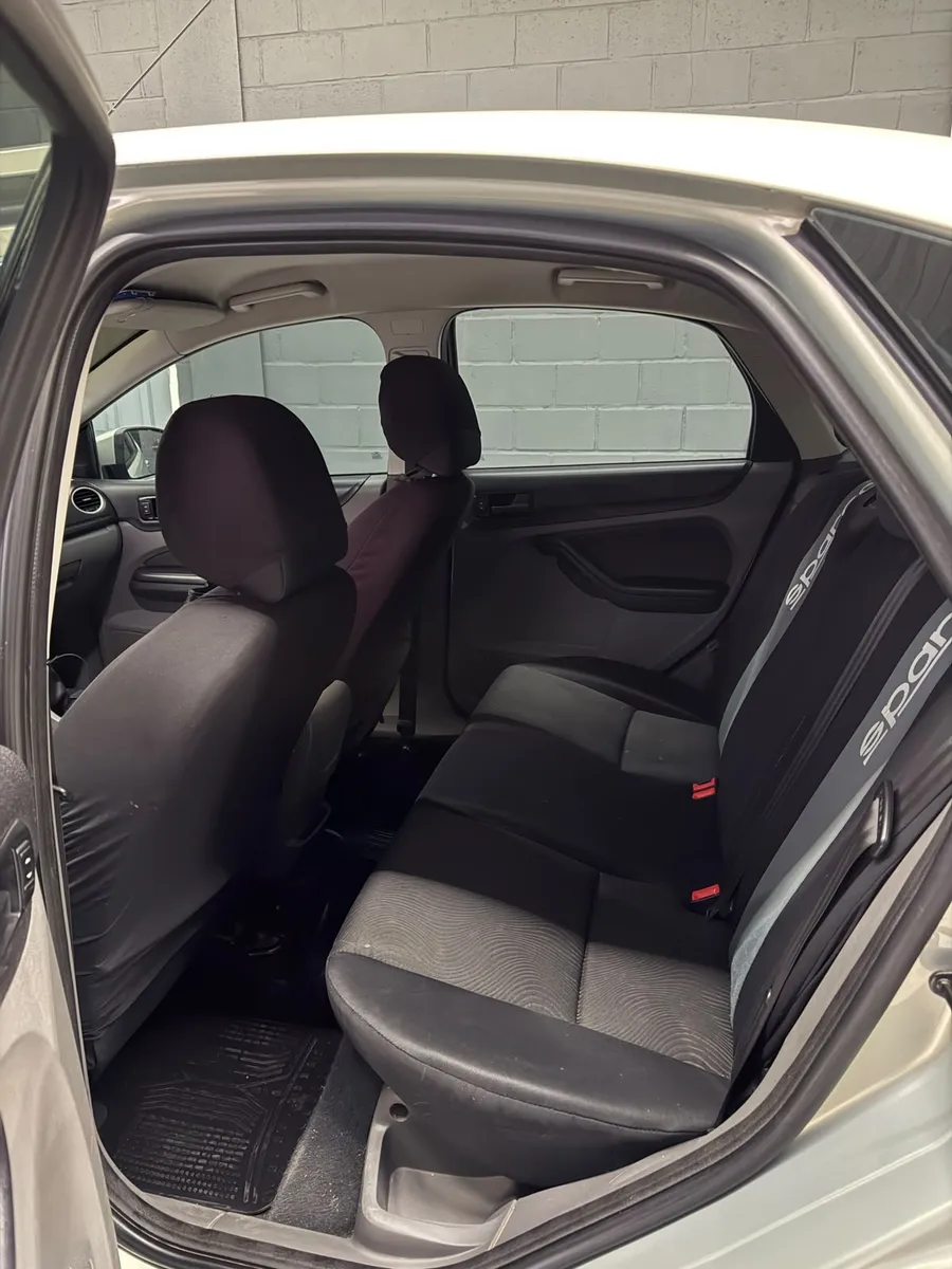 Ford FOCUS 5P 1,6 Trend — foto 8
