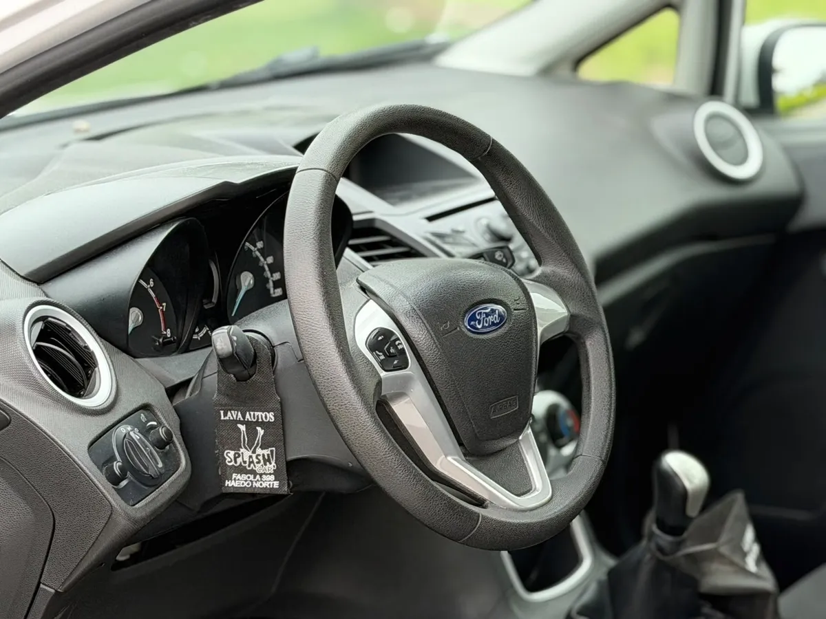 Ford FIESTA KINETIC DESIGN ATTRACTION 5P 1,6 Se — foto 3