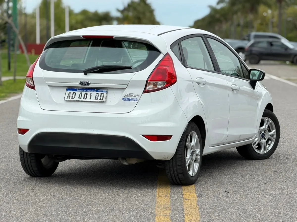 Ford FIESTA KINETIC DESIGN ATTRACTION 5P 1,6 Se — foto 7