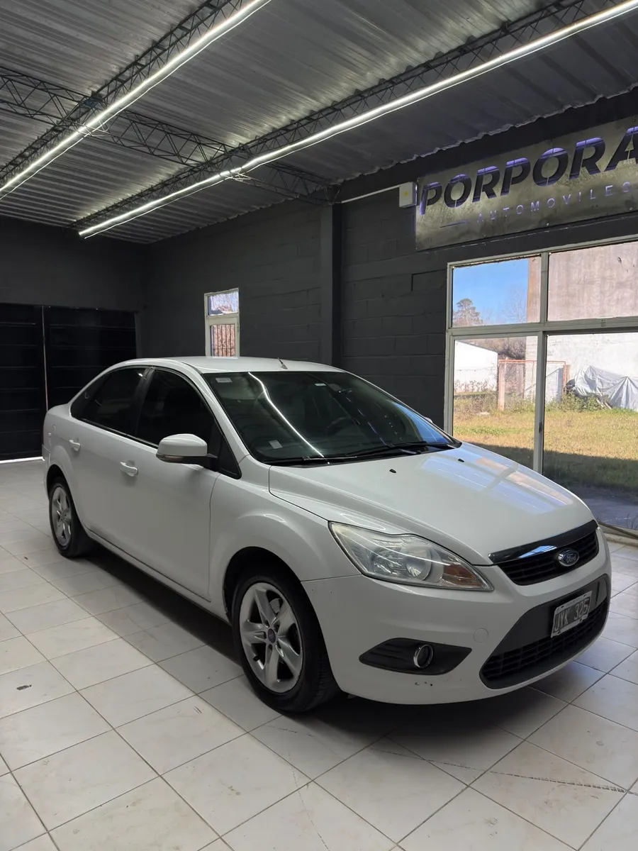 Ford FOCUS 4P 1,6 Trend Exe — foto 3