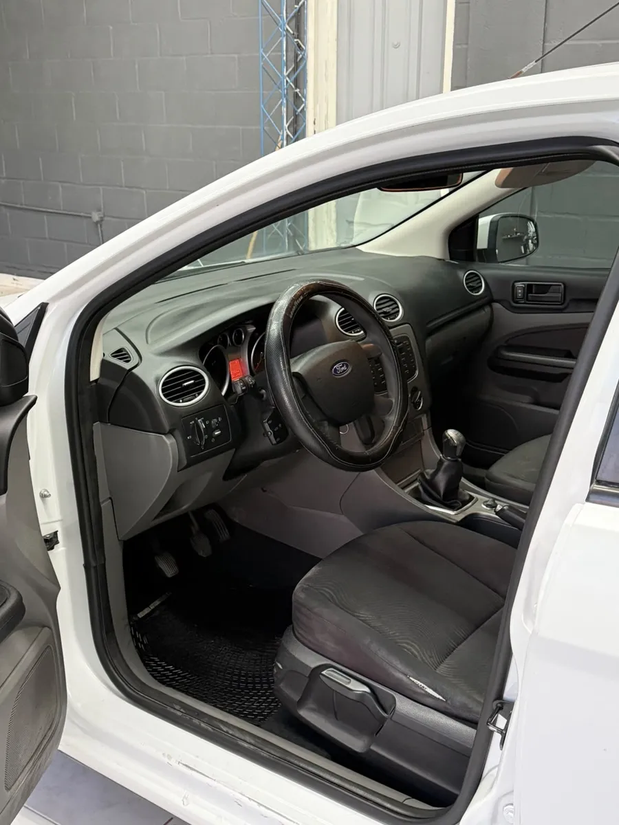 Ford FOCUS 4P 1,6 Trend Exe — foto 7