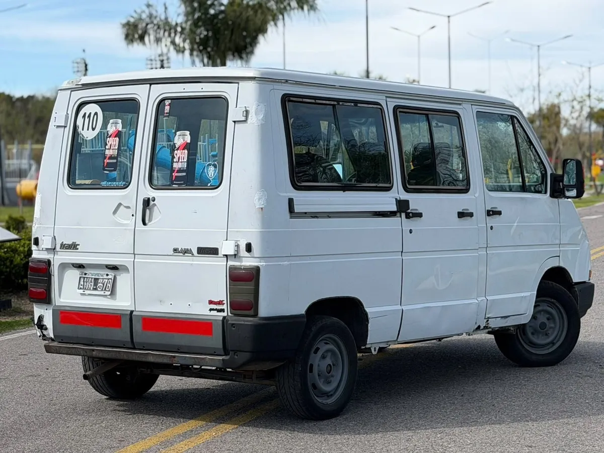 Renault Traffic Furgon Vidriada — foto 4