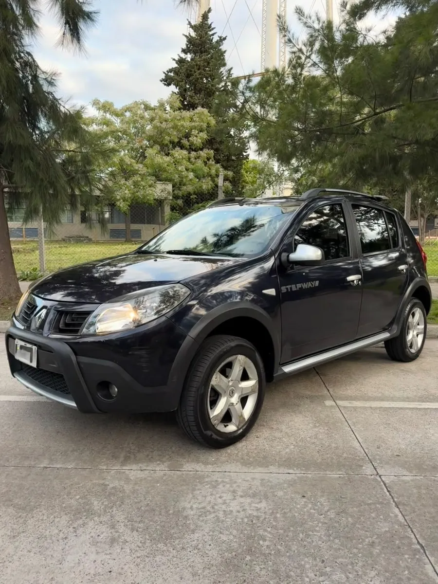 Renault SANDERO STEPWAY 5P 1,6 16V Confort 2011 — foto 2