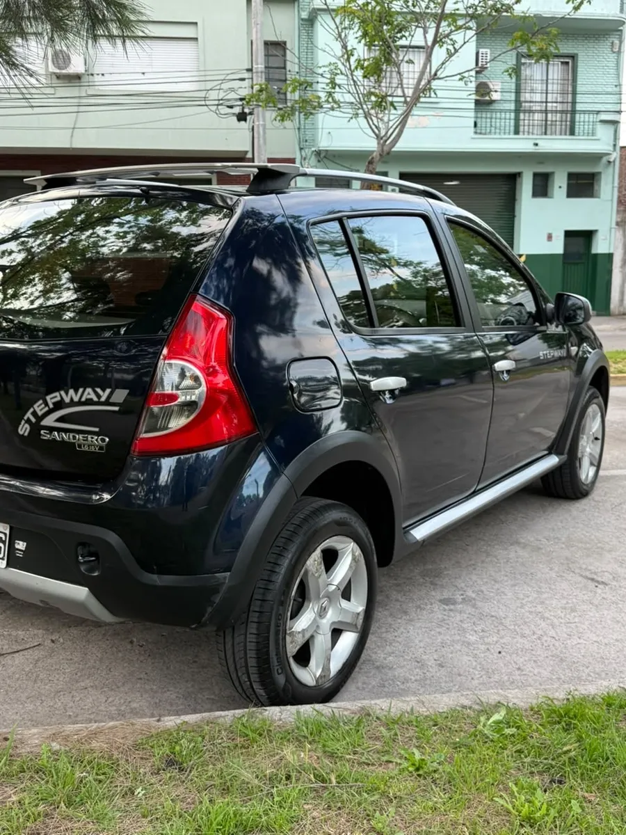 Renault SANDERO STEPWAY 5P 1,6 16V Confort 2011 — foto 6
