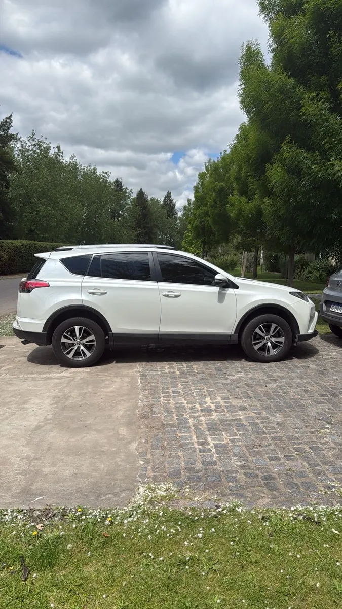 Toyota RAV - 4 5P 2,5 Xle 4X2 CVT Hybrid — foto 2