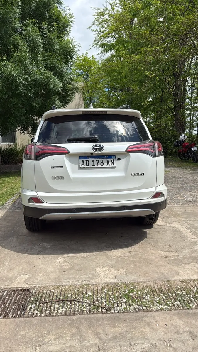 Toyota RAV - 4 5P 2,5 Xle 4X2 CVT Hybrid — foto 3