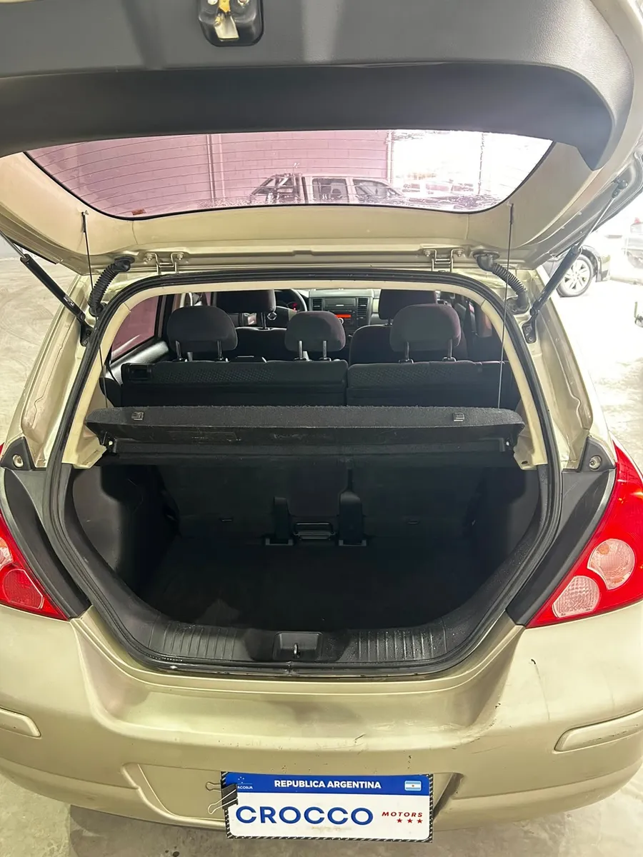 Nissan TIIDA 5P 1,8 Visia Hatchback — foto 2