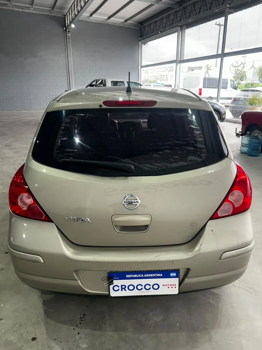 Nissan TIIDA 5P 1,8 Visia Hatchback — foto 3