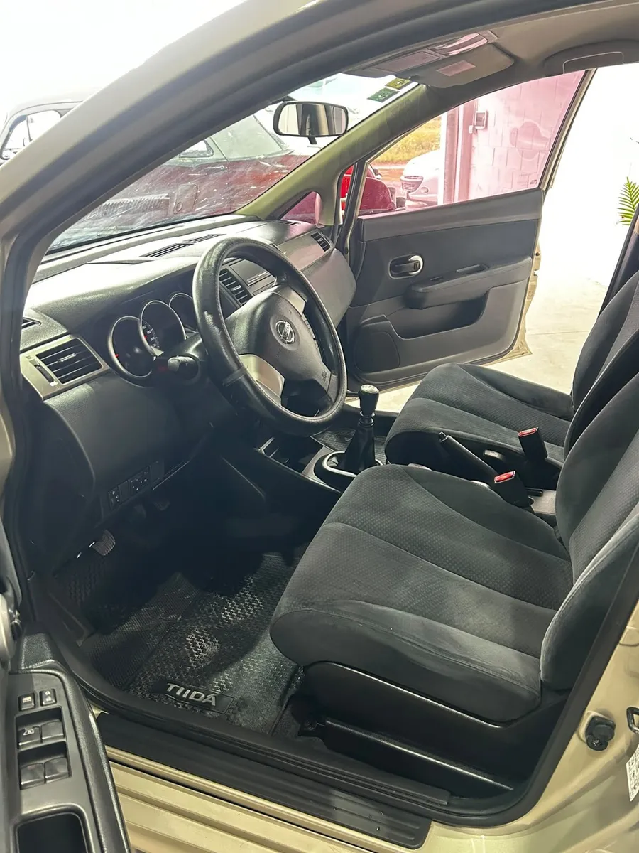 Nissan TIIDA 5P 1,8 Visia Hatchback — foto 6