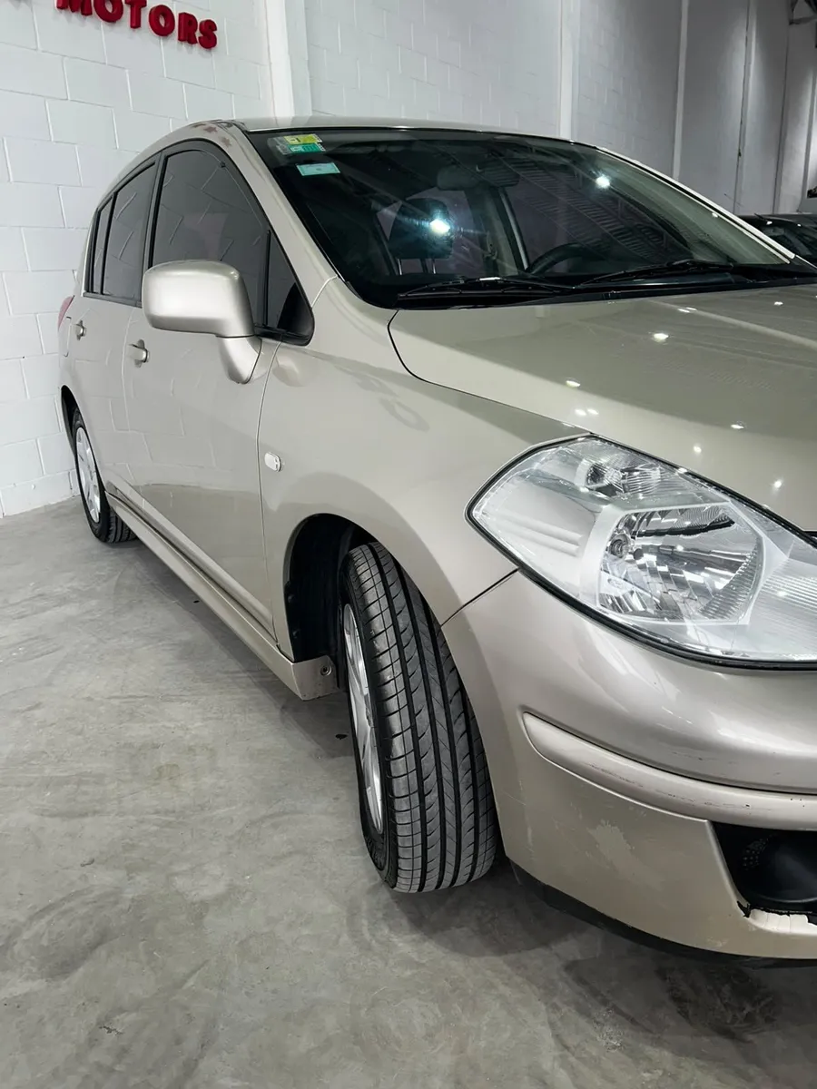 Nissan TIIDA 5P 1,8 Visia Hatchback — foto 9