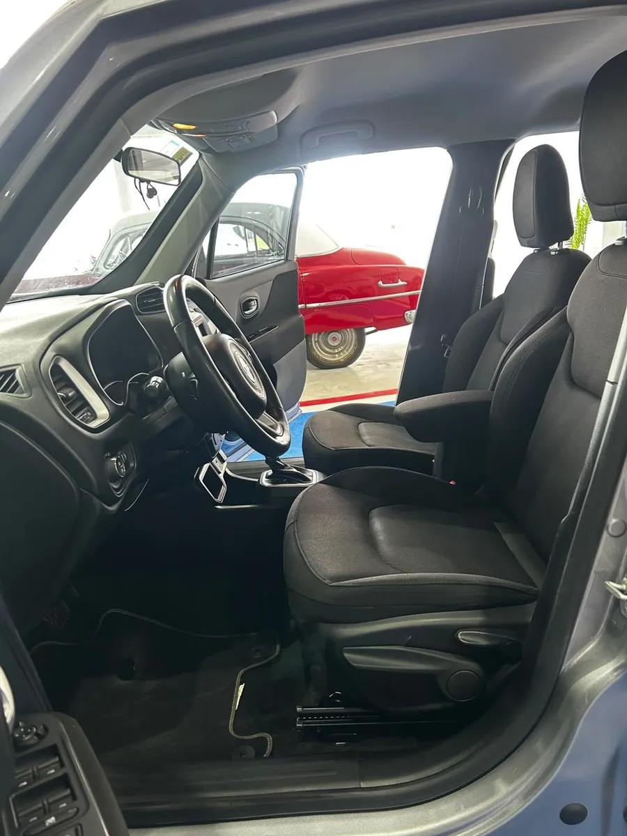 Jeep RENEGADE 5P 1,8 6AT  Anniversary 4X2 2021 — foto 2
