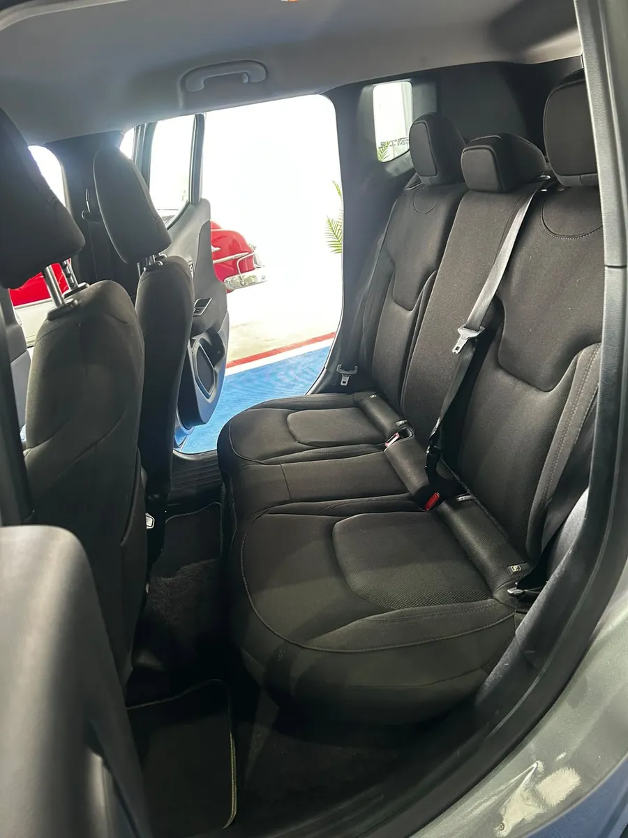 Jeep RENEGADE 5P 1,8 6AT  Anniversary 4X2 2021 — foto 3