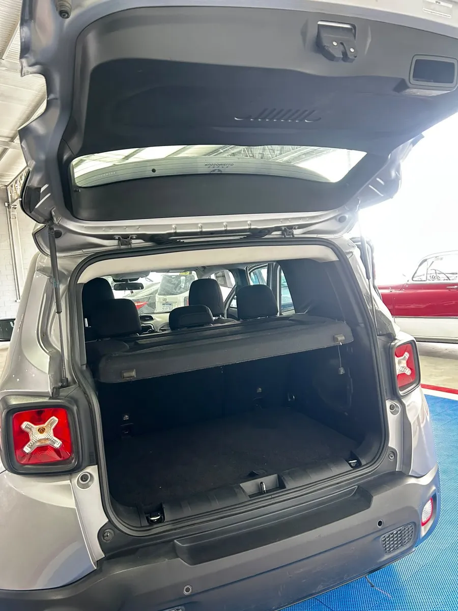 Jeep RENEGADE 5P 1,8 6AT  Anniversary 4X2 2021 — foto 6