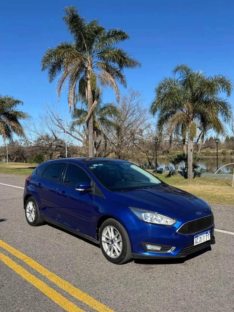 Ford FOCUS KINETIC DESIGN ATTRACTION 5P 2,0 Se AT  — foto 2