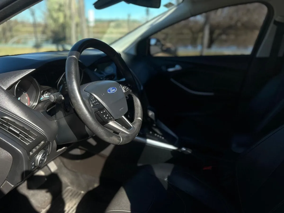 Ford FOCUS KINETIC DESIGN ATTRACTION 5P 2,0 Se AT  — foto 3