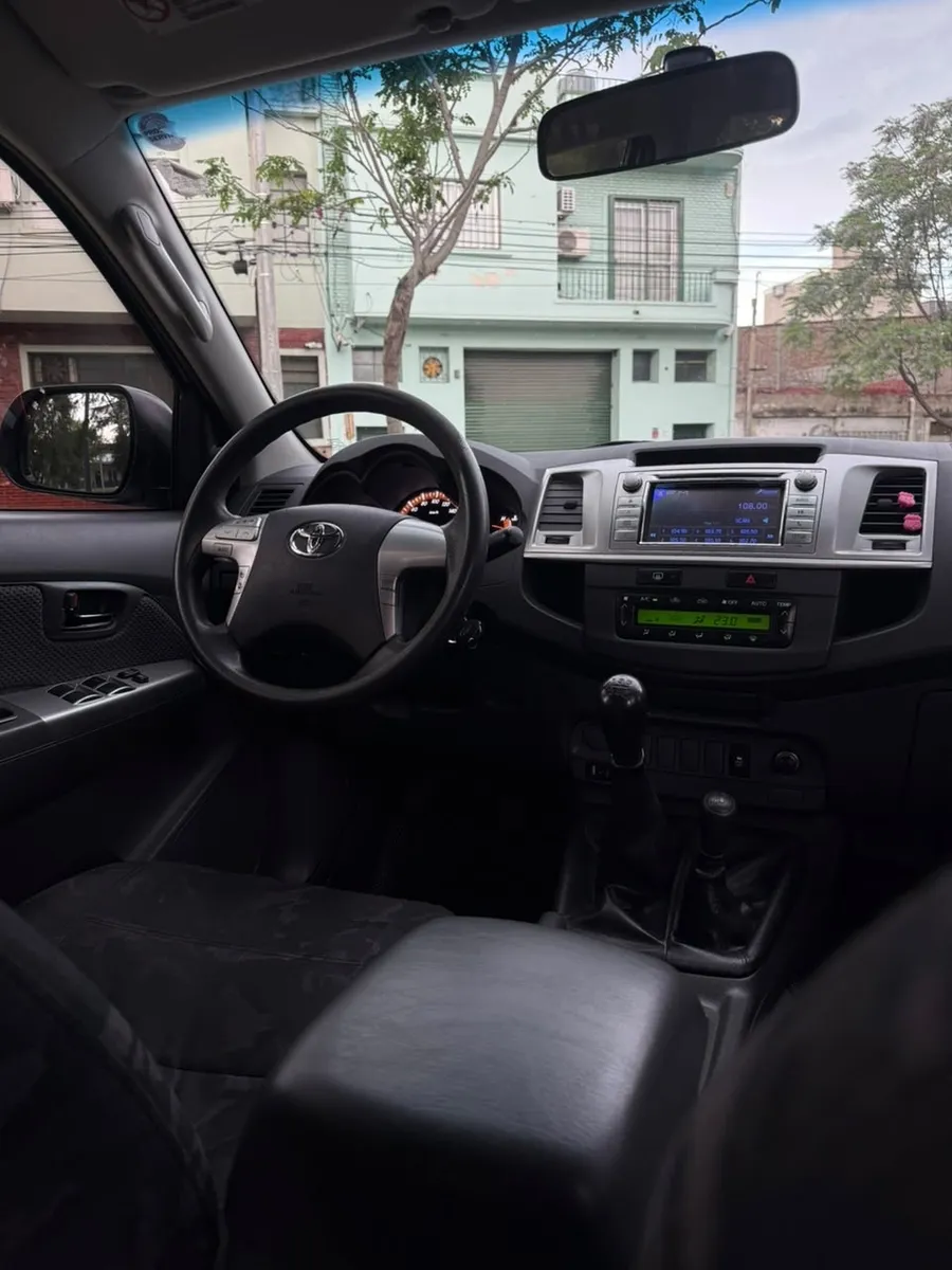 Toyota Hilux  SRV 4x4  — foto 8