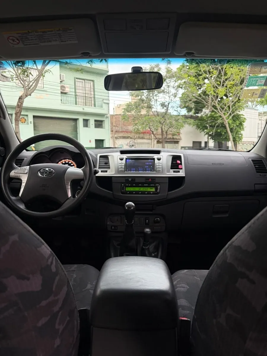 Toyota Hilux  SRV 4x4  — foto 9