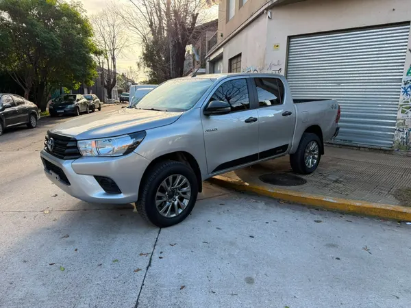 Toyota Hilux 4X4 DC DX 2.4l TDI 6 MT