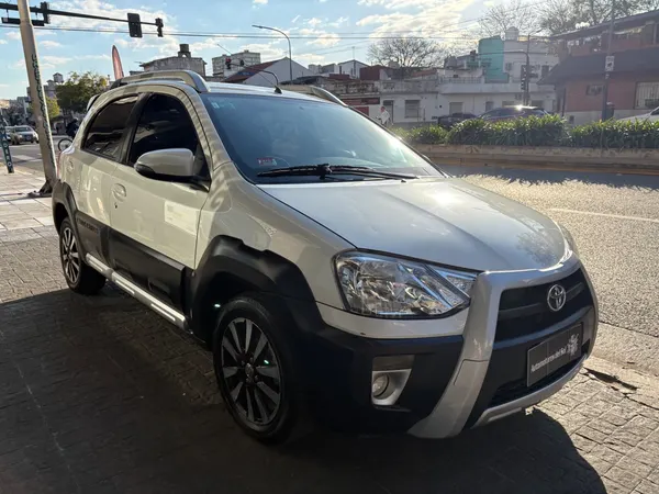 Toyota Etios Cross 1.5 M/T 