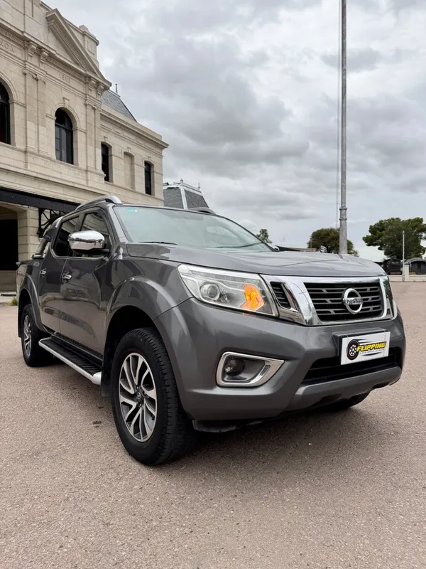 Nissan Frontier LE