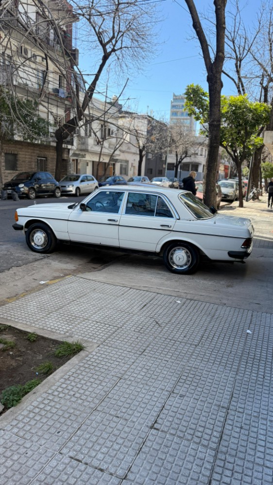 Mercedes-Benz 300D Automatic — foto 7