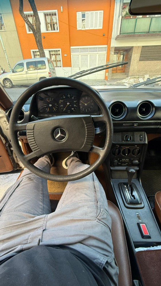 Mercedes-Benz 300D Automatic — foto 12