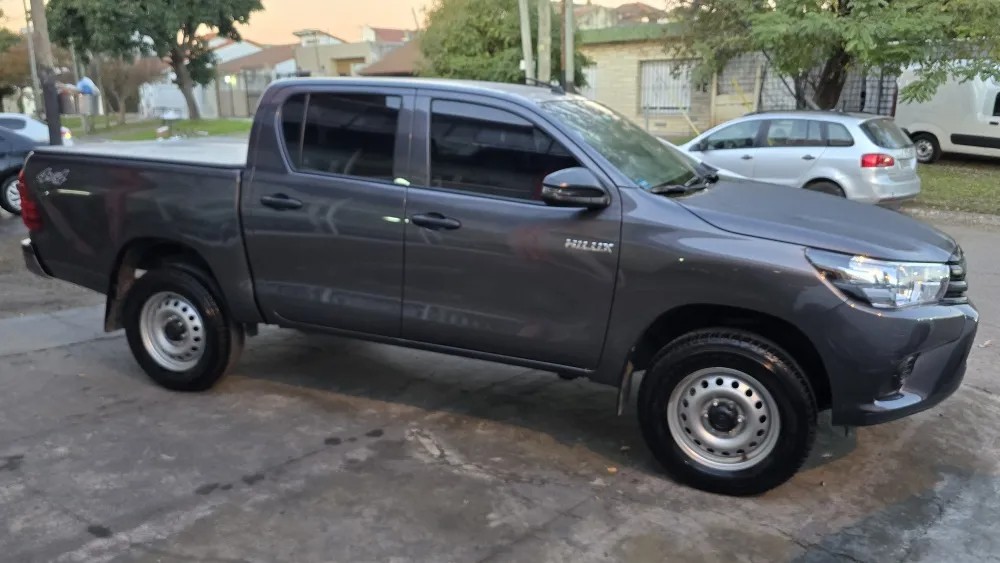 Toyota Hilux — foto 2