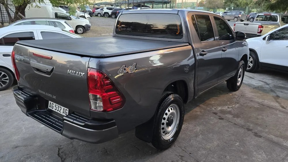 Toyota Hilux — foto 3