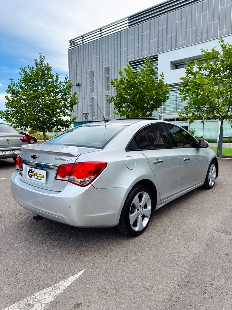 Chevrolet Cruze LTZ 1.8 — foto 10