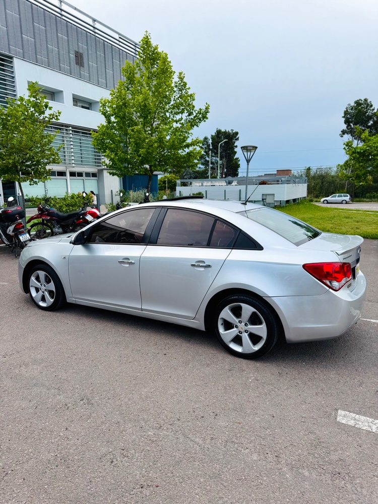 Chevrolet Cruze LTZ 1.8 — foto 11