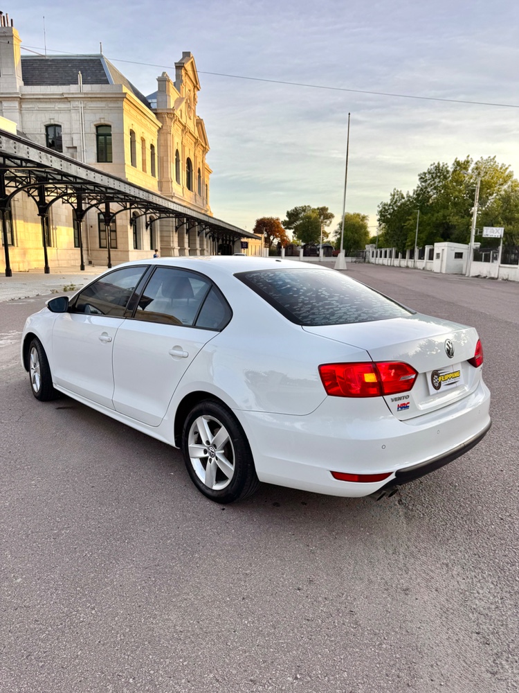 Volkswagen Vento 2.5 Versión Cuero — foto 7