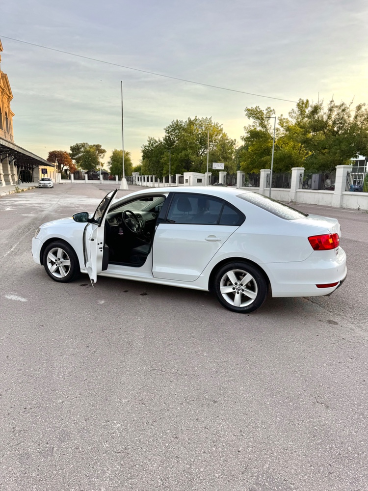 Volkswagen Vento 2.5 Versión Cuero — foto 8