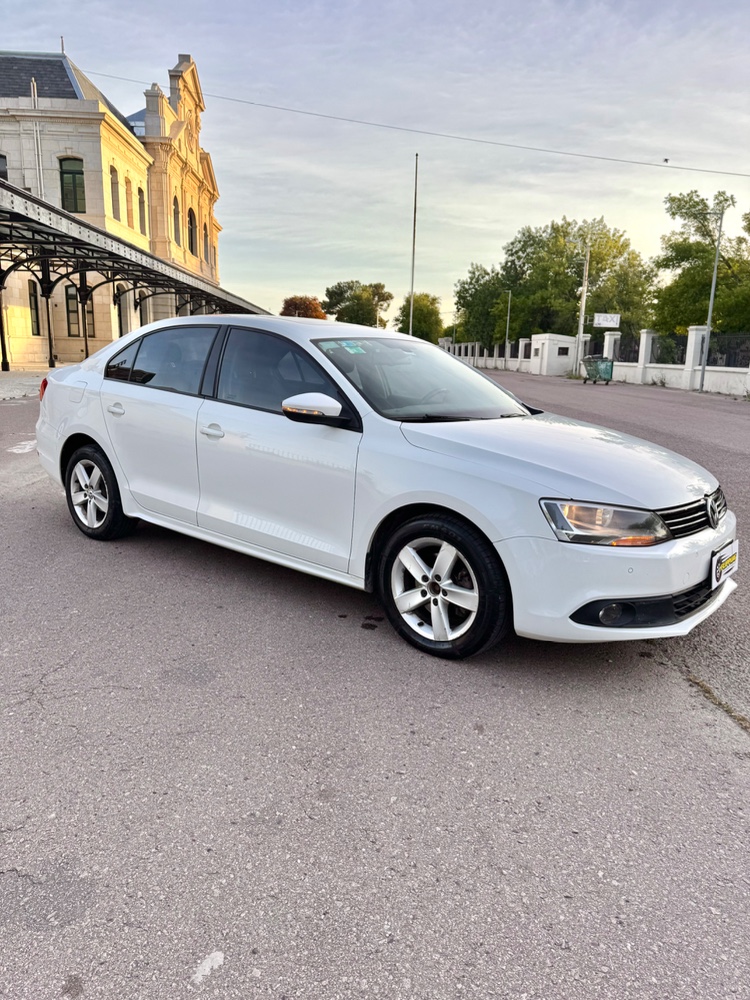 Volkswagen Vento 2.5 Versión Cuero — foto 11