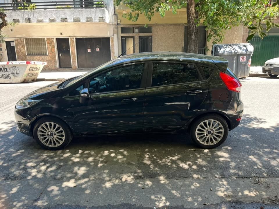 Ford Fiesta SE — foto 3